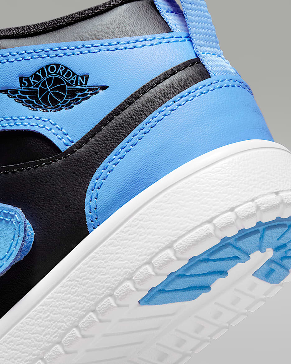 Sky Jordan 1 Younger Kids Shoe. Nike CA